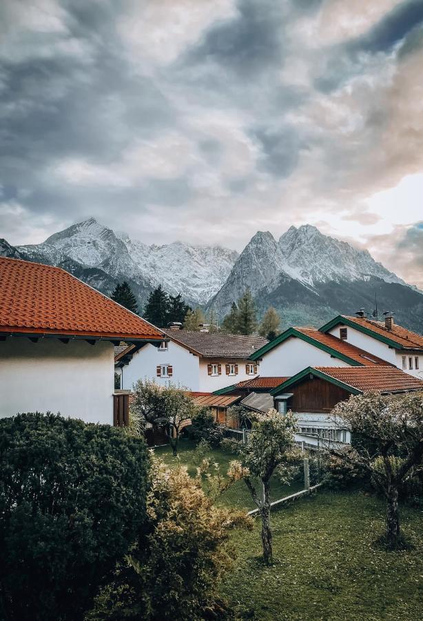 Haus Mit Wunderschoenem Ausblick Und Garten Garmisch-Partenkirchen Dış mekan fotoğraf