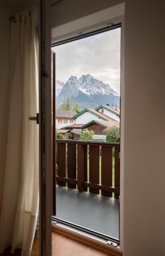 Haus Mit Wunderschoenem Ausblick Und Garten Garmisch-Partenkirchen Dış mekan fotoğraf