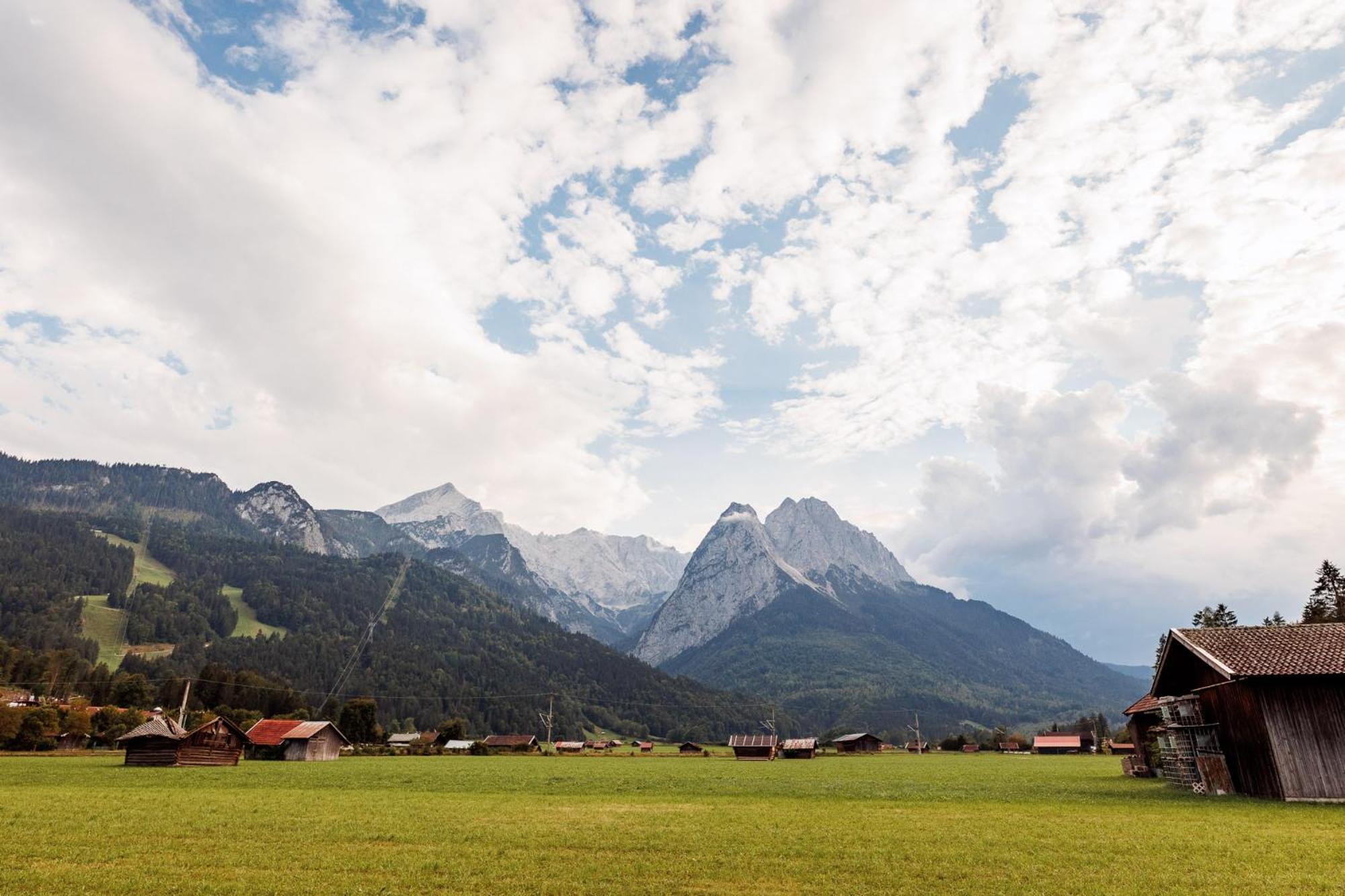 Haus Mit Wunderschoenem Ausblick Und Garten Garmisch-Partenkirchen Dış mekan fotoğraf