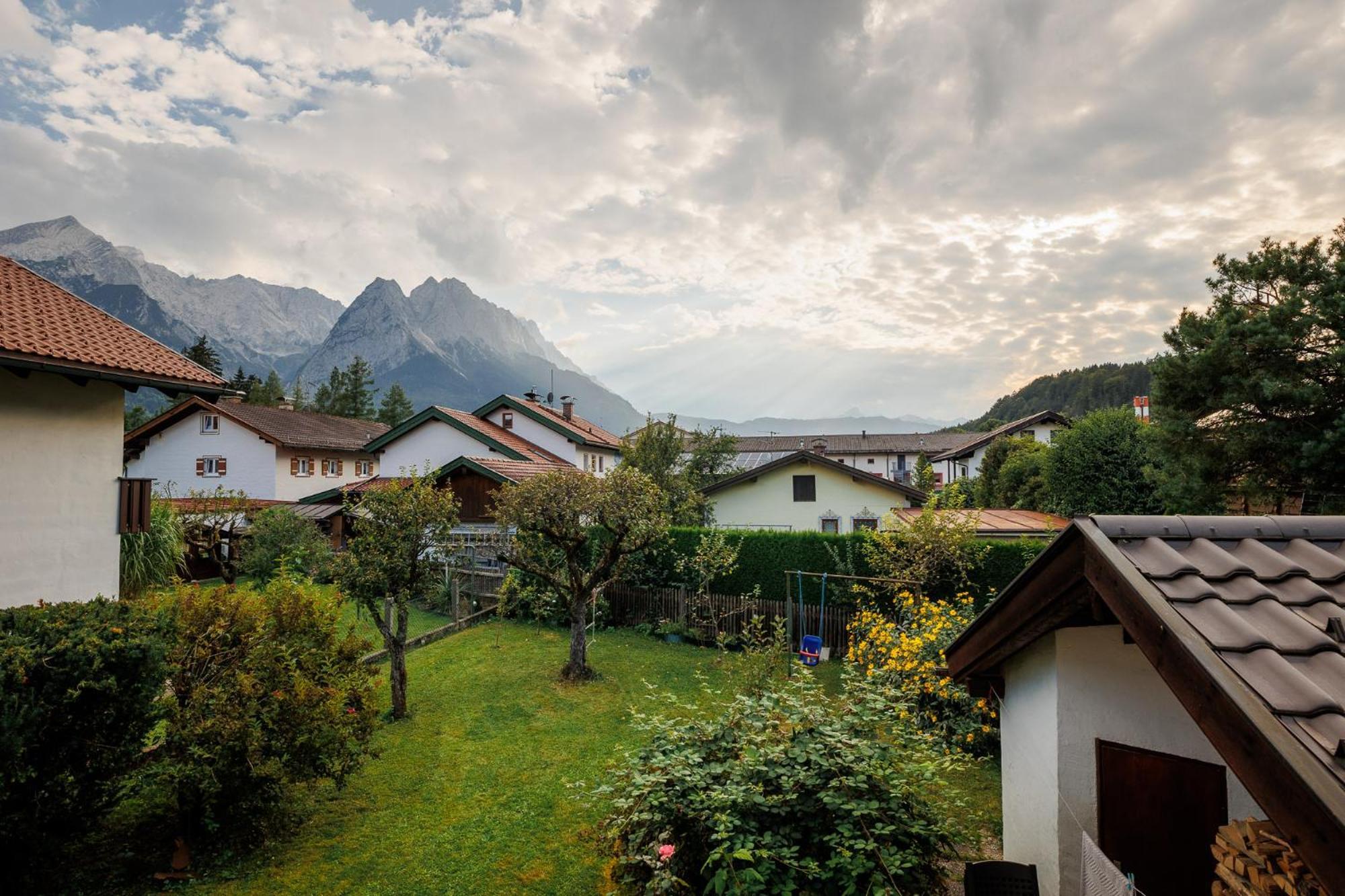 Haus Mit Wunderschoenem Ausblick Und Garten Garmisch-Partenkirchen Dış mekan fotoğraf